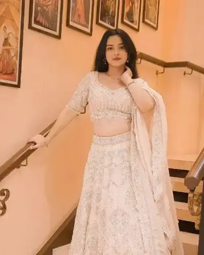Escort Bansgaon